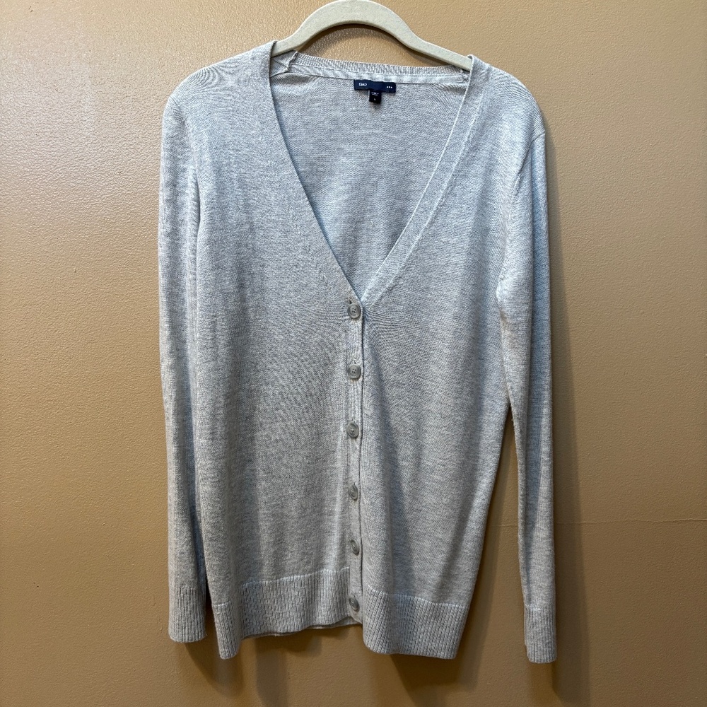 Gap Gray Long Sleeve V-Neck Button Up Cardigan Size S
